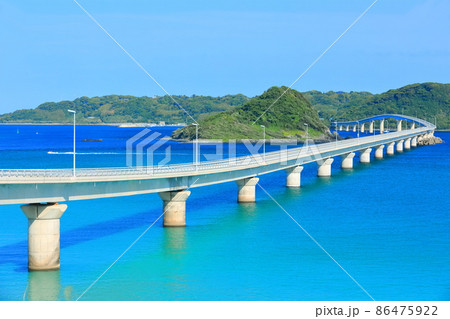 【山口県】快晴下の角島大橋 【山口県】快晴下の角島大橋 86475922