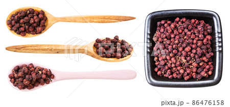 set of various schisandra chinensis fruit isolated 86476158
