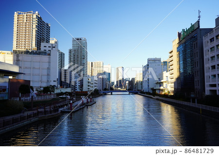 東京ウォーターフロント　芝浦アイランド　芝浦運河の風景 86481729
