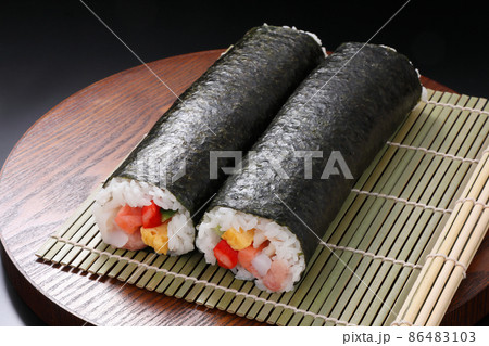 恵方巻き 恵方巻き 86483103