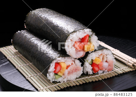 恵方巻き 恵方巻き 86483125