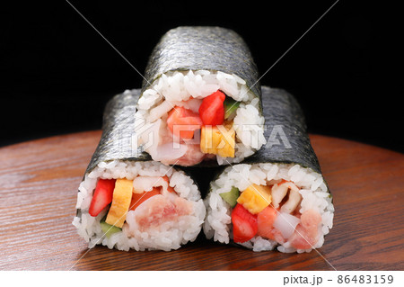 恵方巻き 恵方巻き 86483159