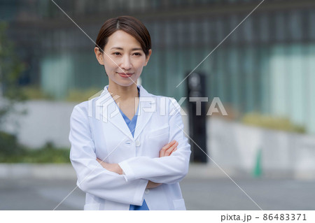 医者 医療従事者 女性 病院 医者 医療従事者 女性 病院 86483371