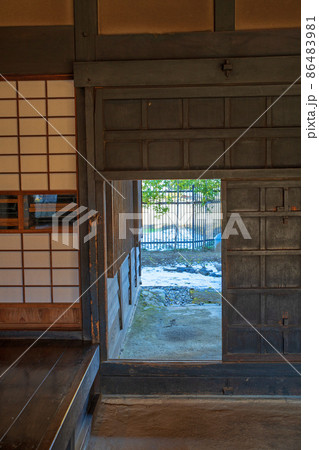 難波田城公園　旧大澤家住宅　くぐり戸　富士見市 86483981