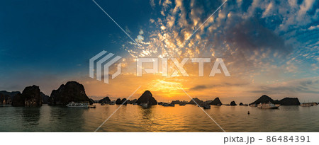 Sunset in Halon bay, Vietnam Sunset in Halon bay, Vietnam 86484391