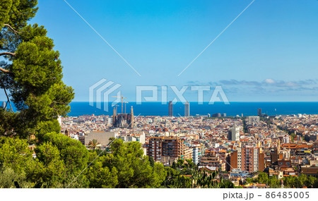Panoramic view of Barcelona 86485005