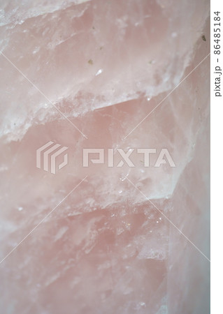 ローズクオーツ柱 紅水晶の六角柱 アップ ローズクオーツ柱 紅水晶の六角柱 アップ 86485184