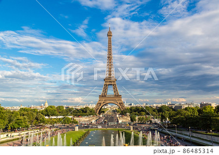 Eiffel Tower in Paris 86485314