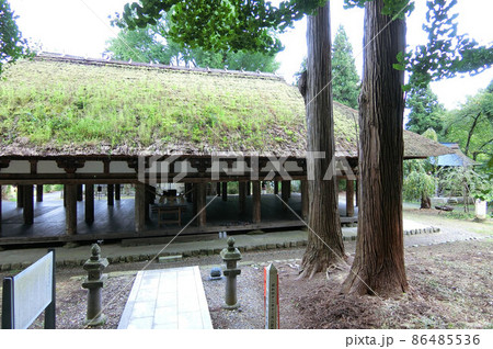 長床や大銀杏が見られる喜多方市の新宮熊野神社 86485536