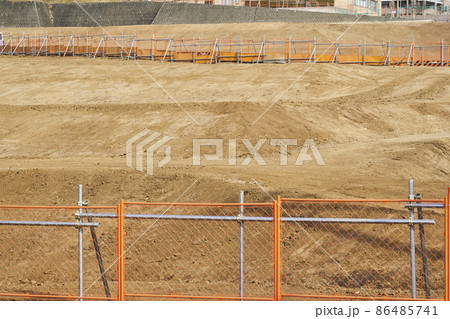 再開発される大規模な土地の造成工事現場 再開発される大規模な土地の造成工事現場 86485741