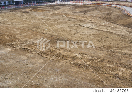 再開発される大規模な土地の造成工事現場 再開発される大規模な土地の造成工事現場 86485768