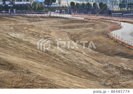 再開発される大規模な土地の造成工事現場 再開発される大規模な土地の造成工事現場 86485774