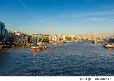 Tower Bridge and HMS Belfast warship in London Tower Bridge and HMS Belfast warship in London 86486237