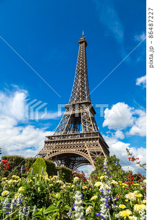 The Eiffel Tower in Paris 86487227