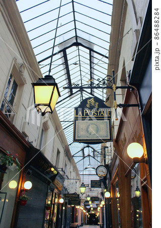 パリのパッサ―ジュ 86488284