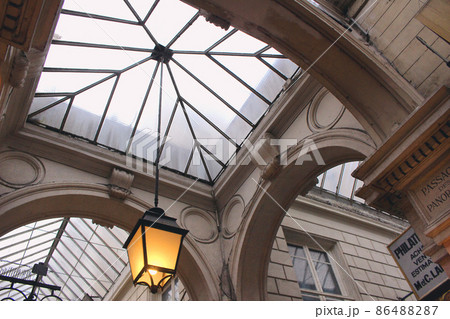 パリのパッサ―ジュ 86488287
