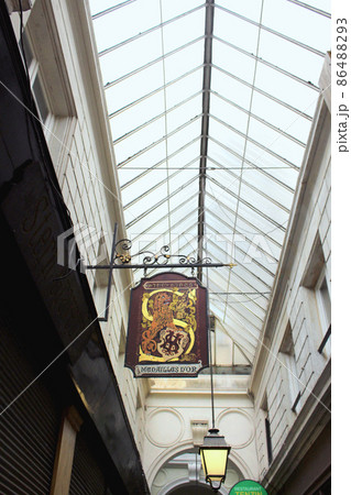 パリのパッサ―ジュ 86488293