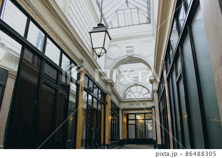 パリのパッサ―ジュ 86488305