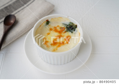 ほうれん草のココットグラタン 86490405