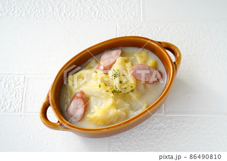 寒い冬に食べたい白菜とソーセージのクリーム煮 86490810