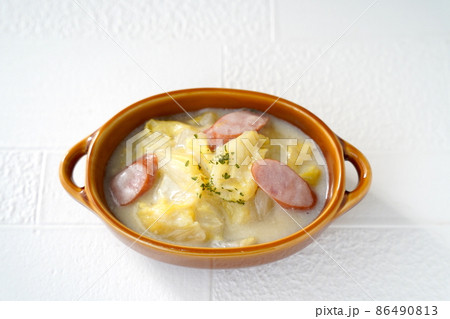 寒い冬に食べたい白菜とソーセージのクリーム煮 86490813