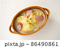 寒い冬に美味しい白菜とソーセージのクリーム煮 86490861