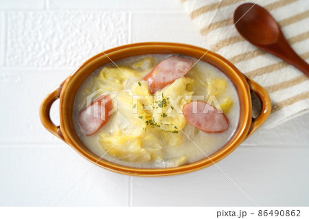 寒い冬に美味しい白菜とソーセージのクリーム煮 寒い冬に美味しい白菜とソーセージのクリーム煮 86490862
