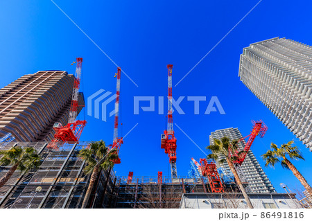 東京都　江東区東雲の都市風景　Wコンフォートタワーズと建設中のマンション 86491816