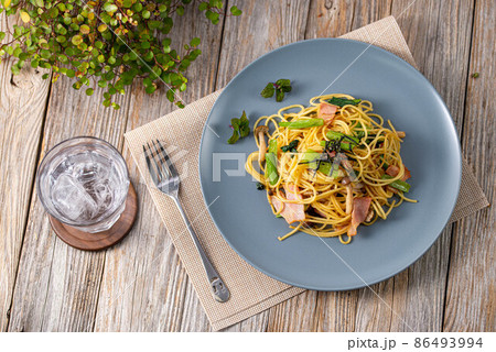 手作りの和風スパゲティ（パスタ） 86493994