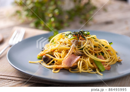 手作りの和風スパゲティ（パスタ） 86493995