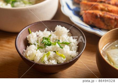七草ごはんの食卓 86494328