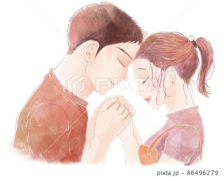 手を取り合って向かい合う男女カップル/目閉じ 86496279