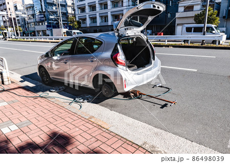 自動車のタイヤ交換 自動車のタイヤ交換 86498039