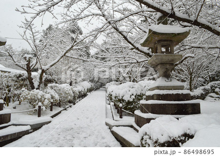 冬の京都市東山産寧坂下の参道 冬の京都市東山産寧坂下の参道 86498695