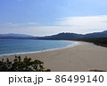 青い空と海と綺麗な砂浜 86499140