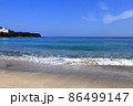 青い空と海と綺麗な砂浜 86499147