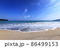 青い空と海と綺麗な砂浜 86499153