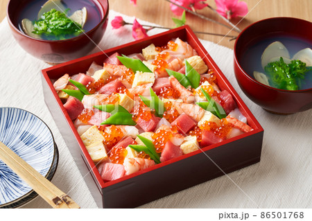 ちらし寿司とハマグリのお吸い物 ちらし寿司とハマグリのお吸い物 86501768