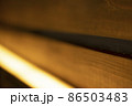間接照明と木製の壁 86503483