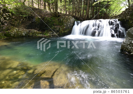 福島県南会津町、荒海川の龍神滝 86503761