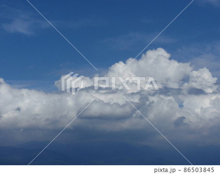 空を飛べば積乱雲 86503845