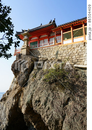 【瀬戸内三十三観音霊場】第二十四番 阿伏兎観音堂を見上げる1 広島県福山市 【瀬戸内三十三観音霊場】第二十四番 阿伏兎観音堂を見上げる1 広島県福山市 86504409