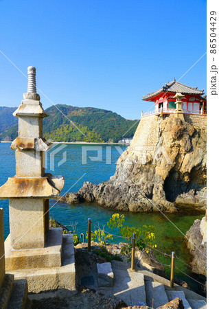 【瀬戸内三十三観音霊場】第二十四番　阿伏兎観音堂と石塔と田島と秋晴れの空3　広島県福山市 86504429