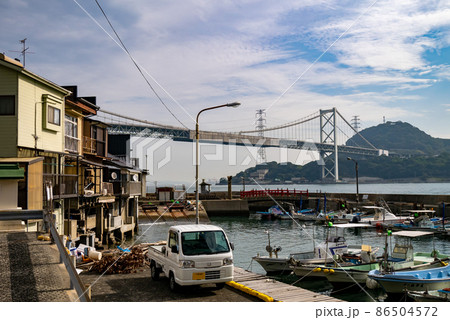 漁師町と関門橋 86504572