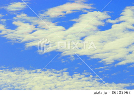 絵画【絵画】青空の中の雲