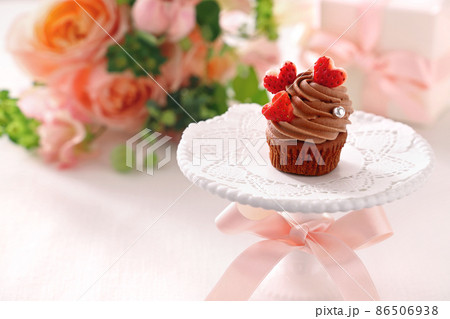 チョコレートカップケーキ　バレンタイン　バレンタインデー 86506938