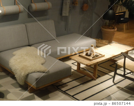 カウチソファがあるリビング　〜living sofa 86507144