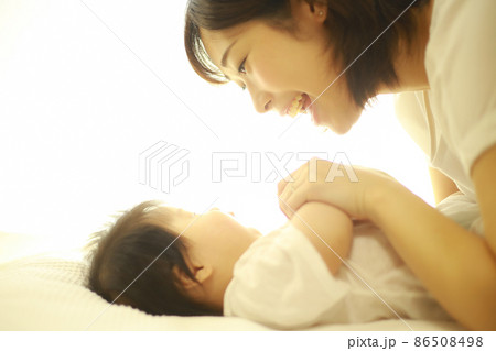 赤ちゃんと母親 赤ちゃんと母親 86508498