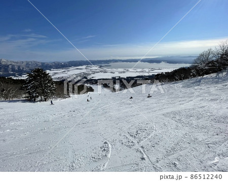 2022年1月の福島県の猪苗代スキー場からの猪苗代湖の眺め 2022年1月の福島県の猪苗代スキー場からの猪苗代湖の眺め 86512240