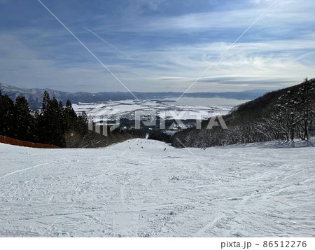 2022年1月の福島県の猪苗代スキー場からの猪苗代湖の眺め 2022年1月の福島県の猪苗代スキー場からの猪苗代湖の眺め 86512276